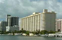 5600 Collins Condo in Miami Beach Forida Photo of 5600 Collins Waterfront Condo in Miami Beach FL