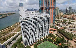 South Pointe Towers Condo in Miami Beach Forida Photo of South Pointe Towers Waterfront Condo in Miami Beach FL